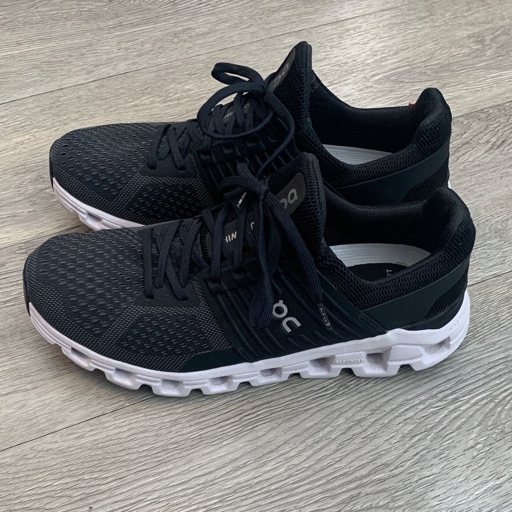 ONCLOUD WOMENS SZ 8
